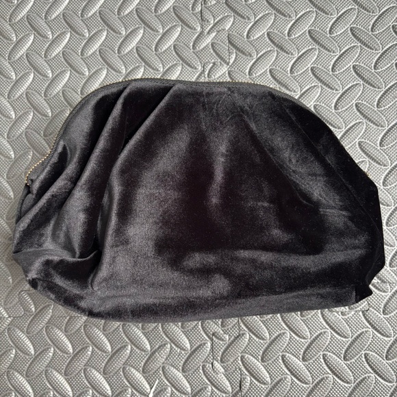 NWOT Dolce & Gabbana Beauty Cosmetic Pouch Black Velour Velvet - Picture 2 of 7